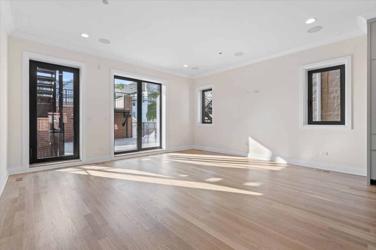 3036 N Sheffield Avenue Unit: 1S