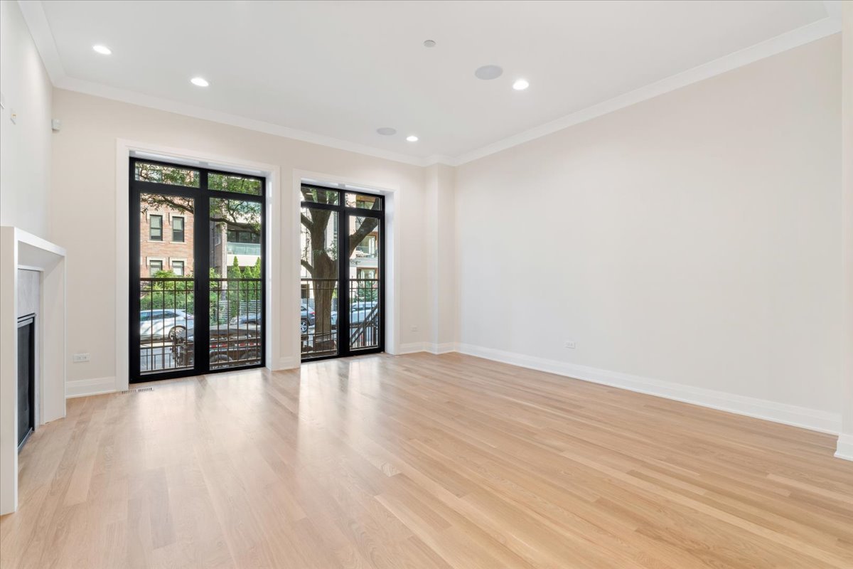 3036 N Sheffield Avenue Unit: 1S