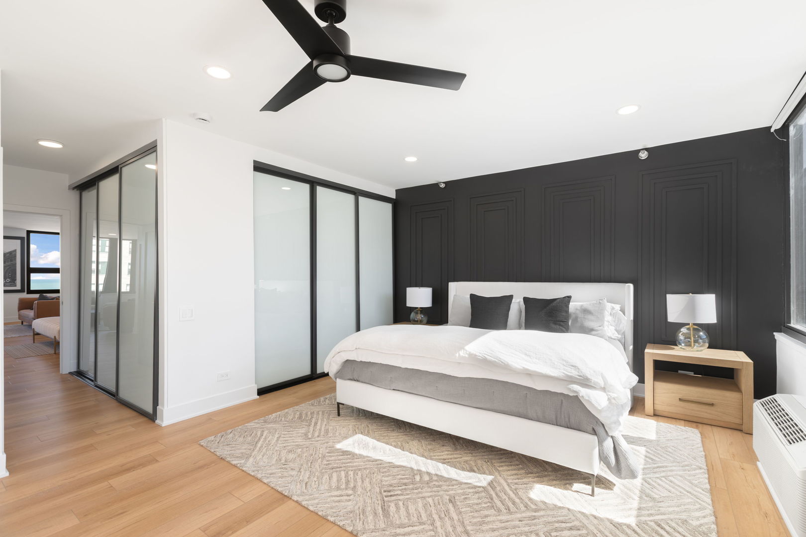 221 E Walton Place Unit: 19E