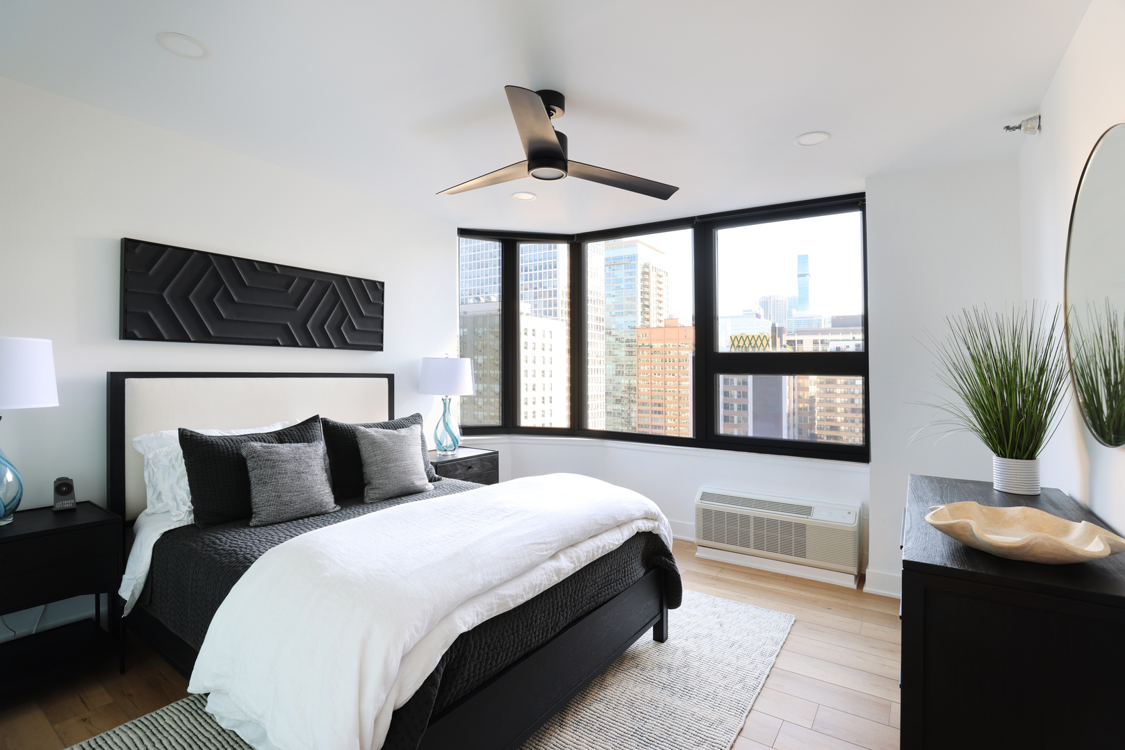 221 E Walton Place Unit: 19E