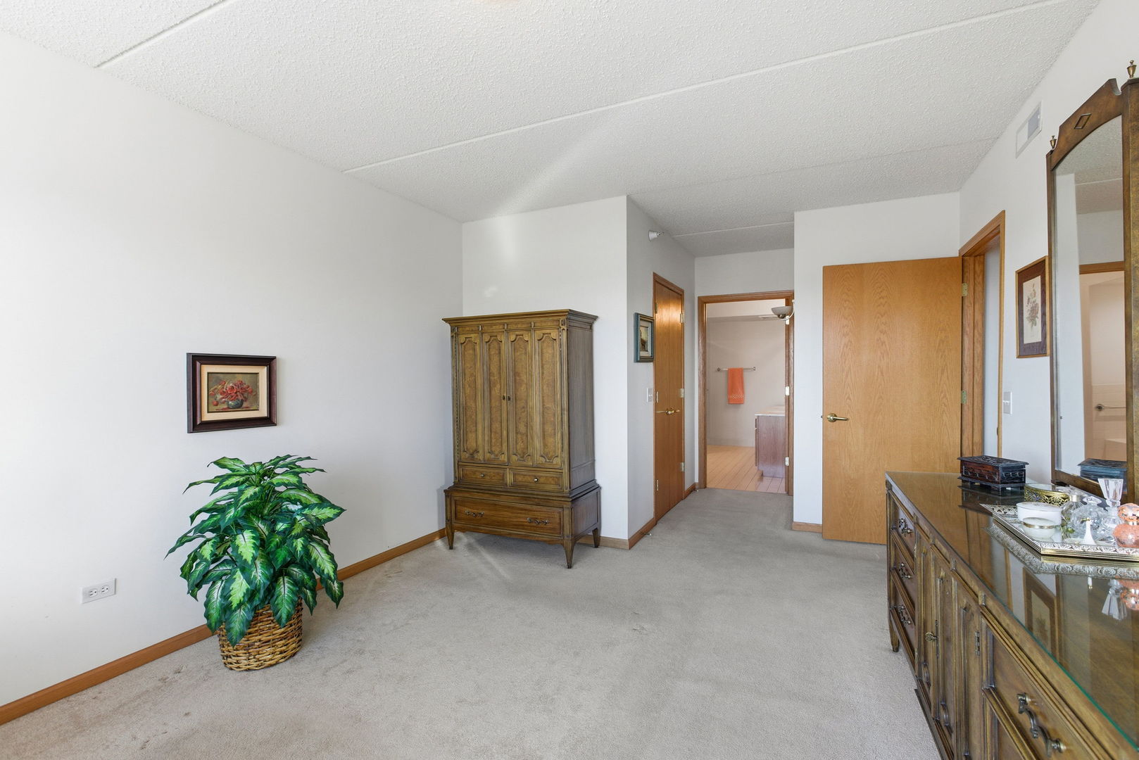 5055 W Madison Street Unit: 507