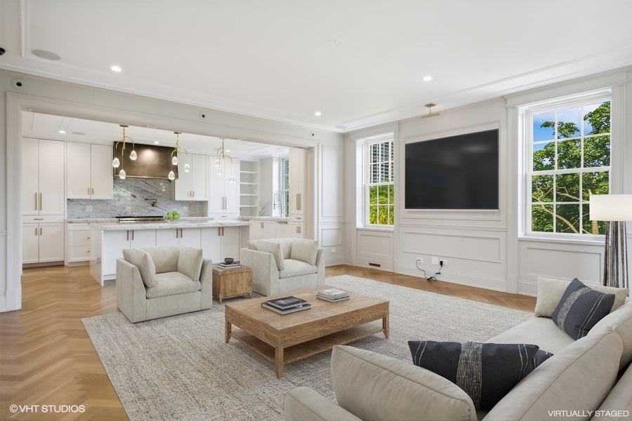 2700 N Lakeview Avenue Unit: 2