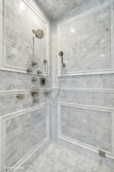 2700 N Lakeview Avenue Unit: 2