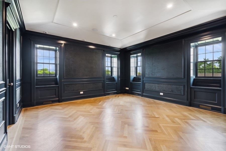 2700 N Lakeview Avenue Unit: 2