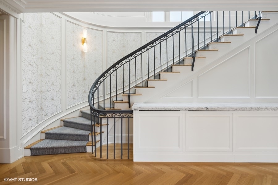 2700 N Lakeview Avenue Unit: 2