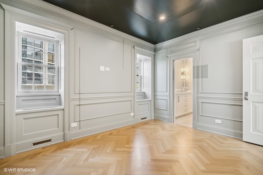 2700 N Lakeview Avenue Unit: 2