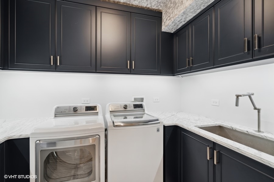 2700 N Lakeview Avenue Unit: 2