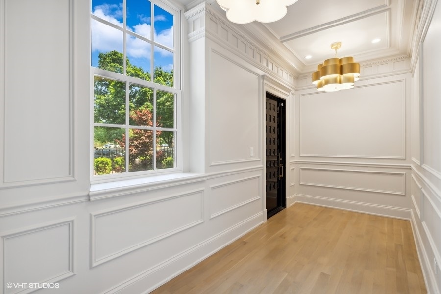 2700 N Lakeview Avenue Unit: 2