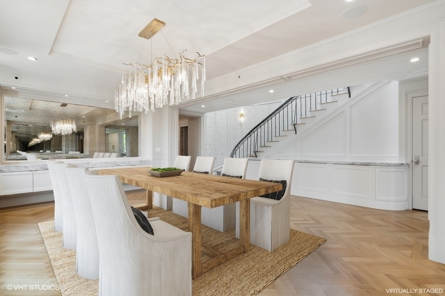 2700 N Lakeview Avenue Unit: 2