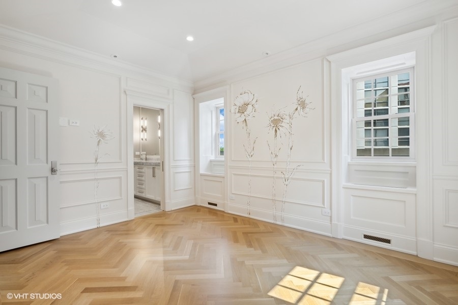 2700 N Lakeview Avenue Unit: 2