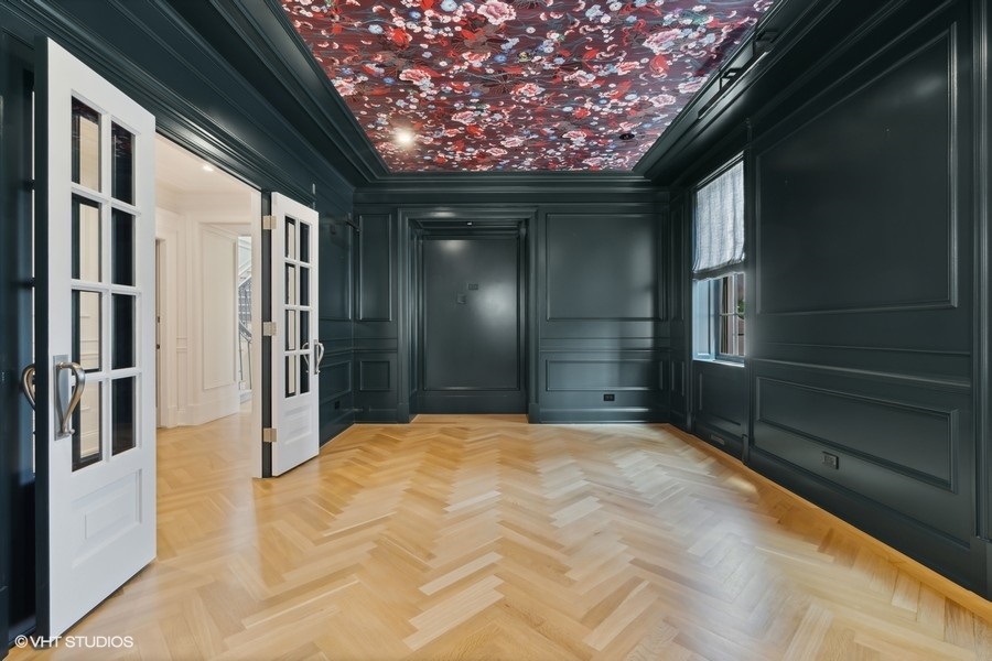 2700 N Lakeview Avenue Unit: 2