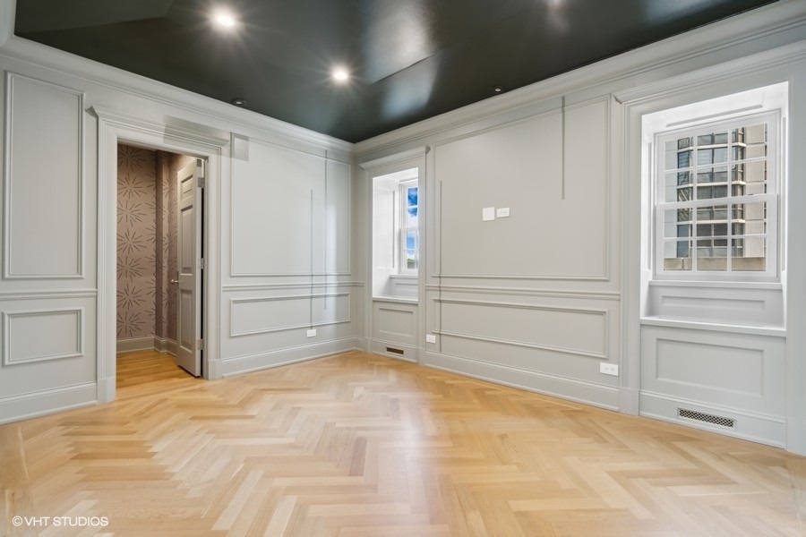 2700 N Lakeview Avenue Unit: 2