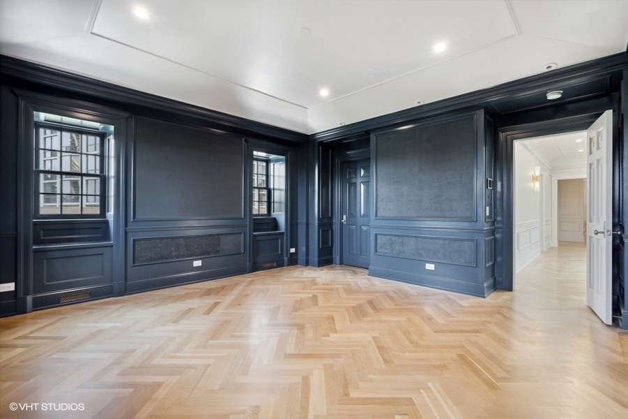 2700 N Lakeview Avenue Unit: 2