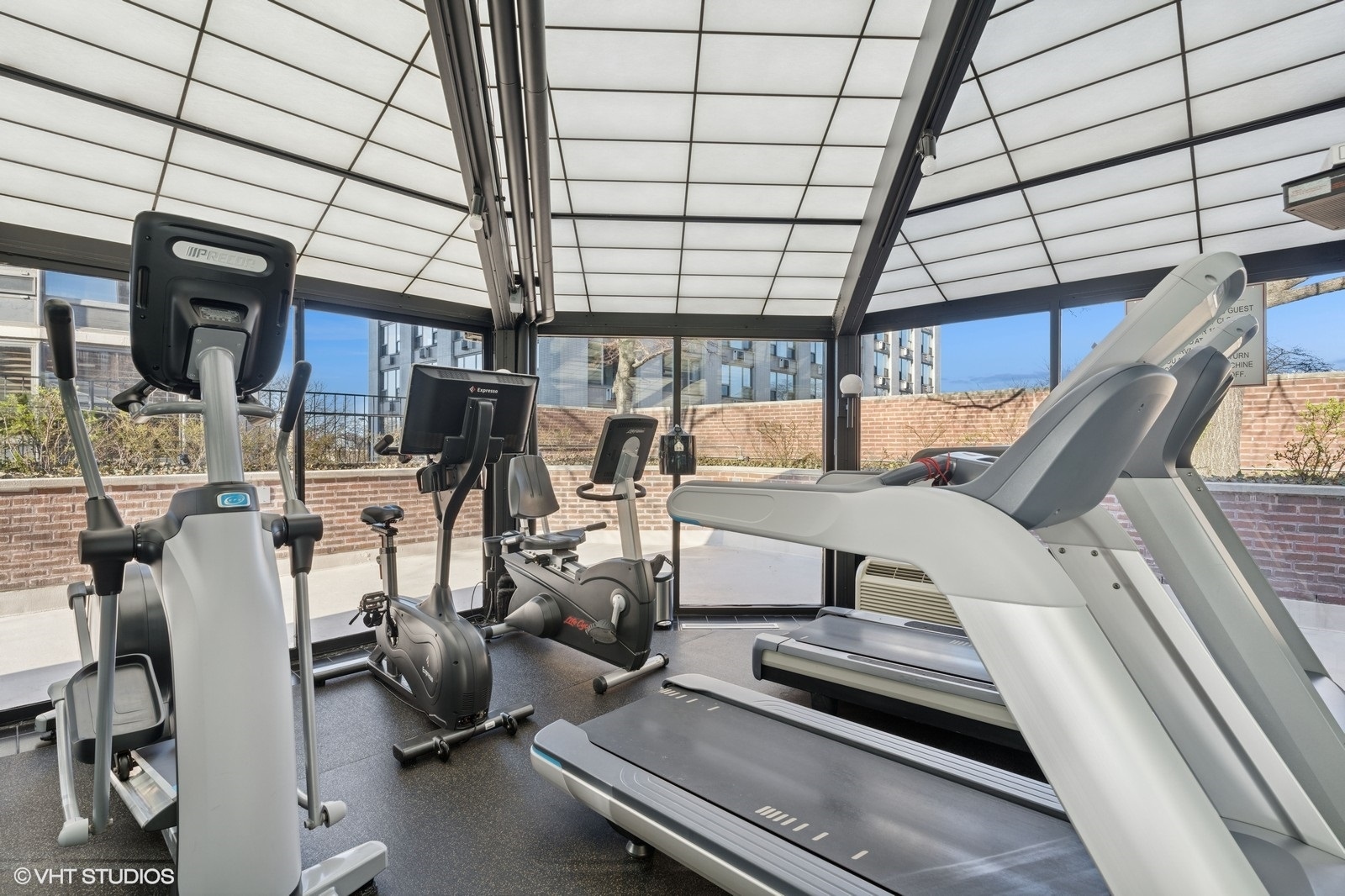 1555 N Astor Street Unit: 23SE