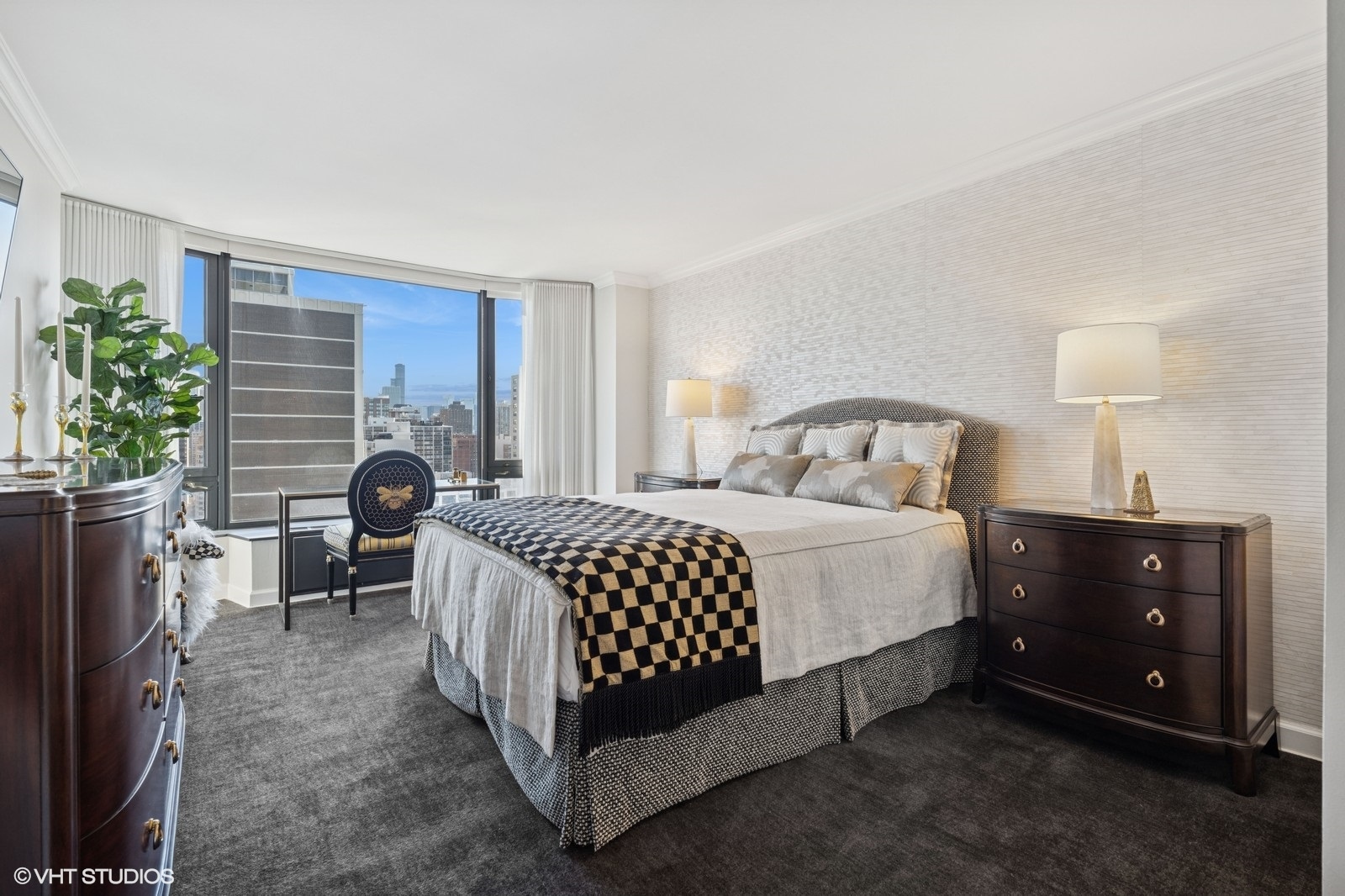 1555 N Astor Street Unit: 23SE