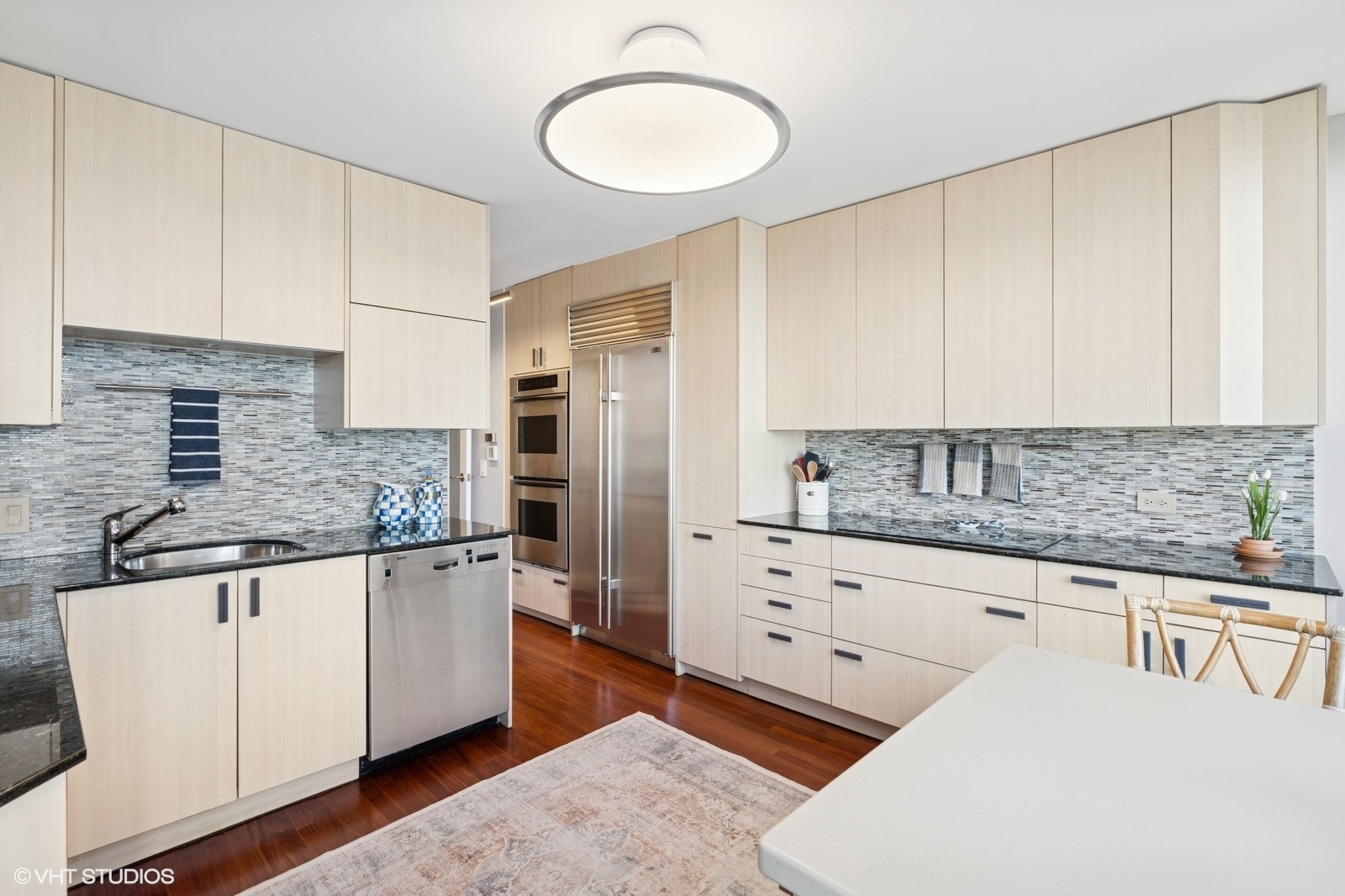 1555 N Astor Street Unit: 23SE