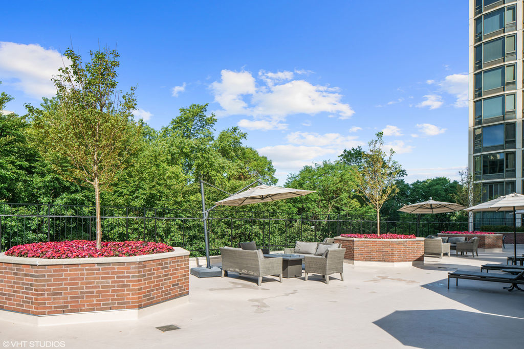 1555 N Astor Street Unit: 23SE