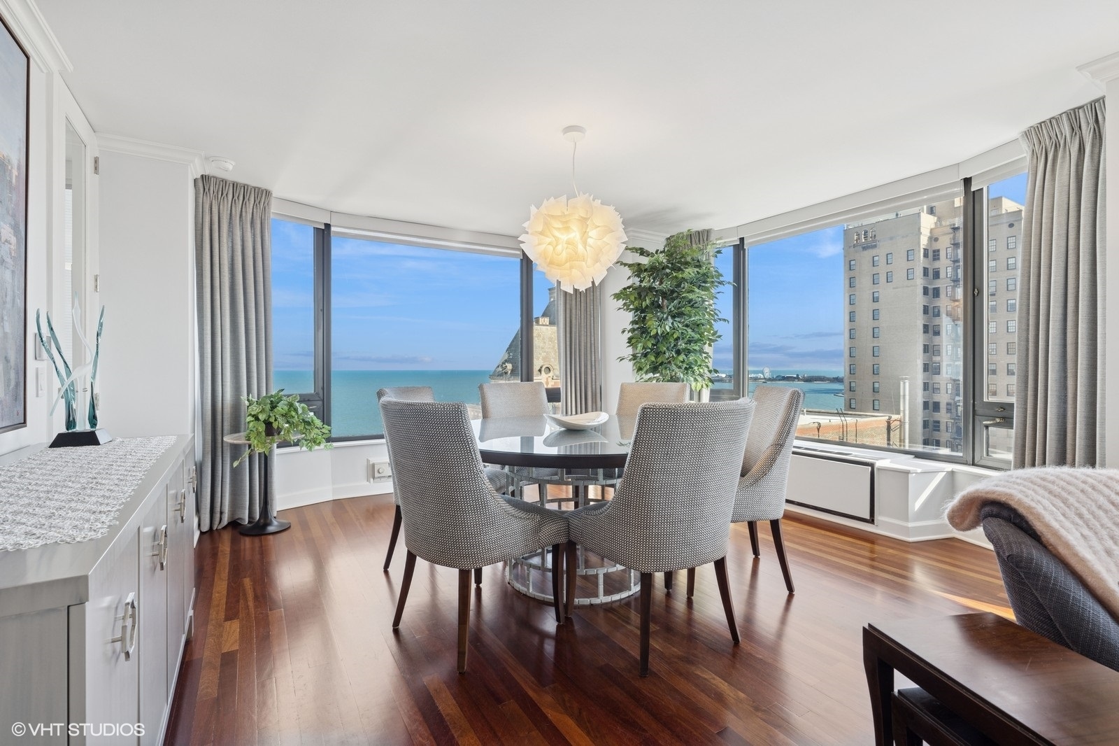 1555 N Astor Street Unit: 23SE