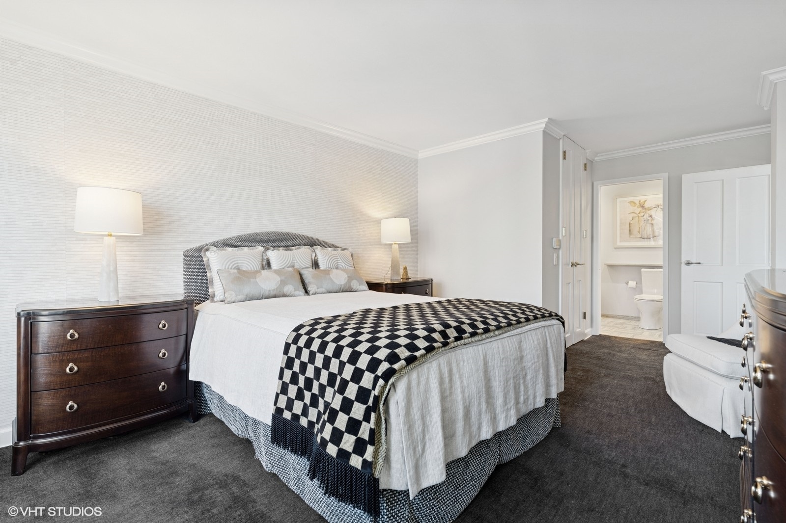 1555 N Astor Street Unit: 23SE