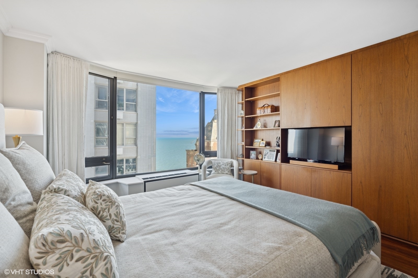 1555 N Astor Street Unit: 23SE