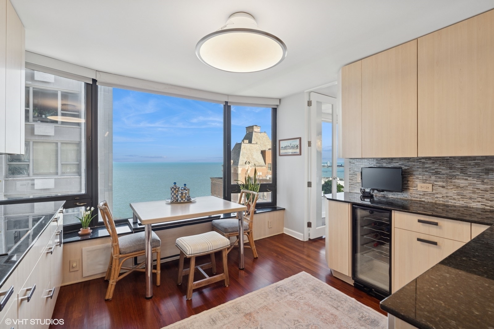 1555 N Astor Street Unit: 23SE