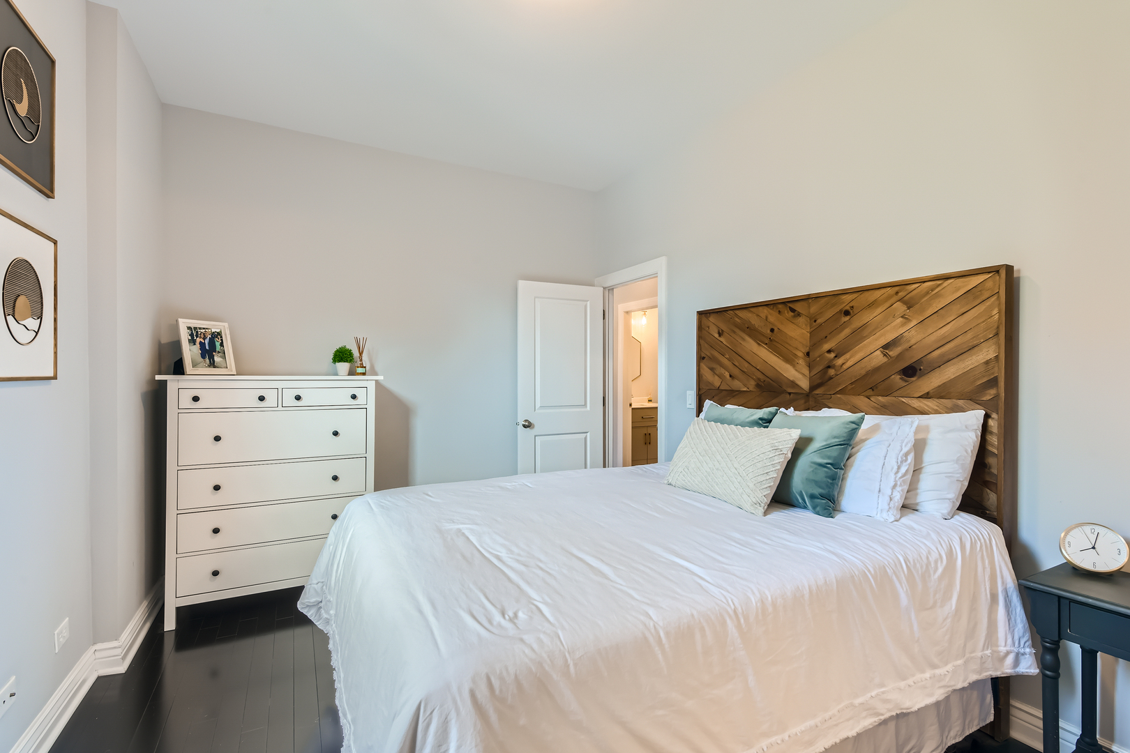 3258 N Racine Avenue Unit: 2