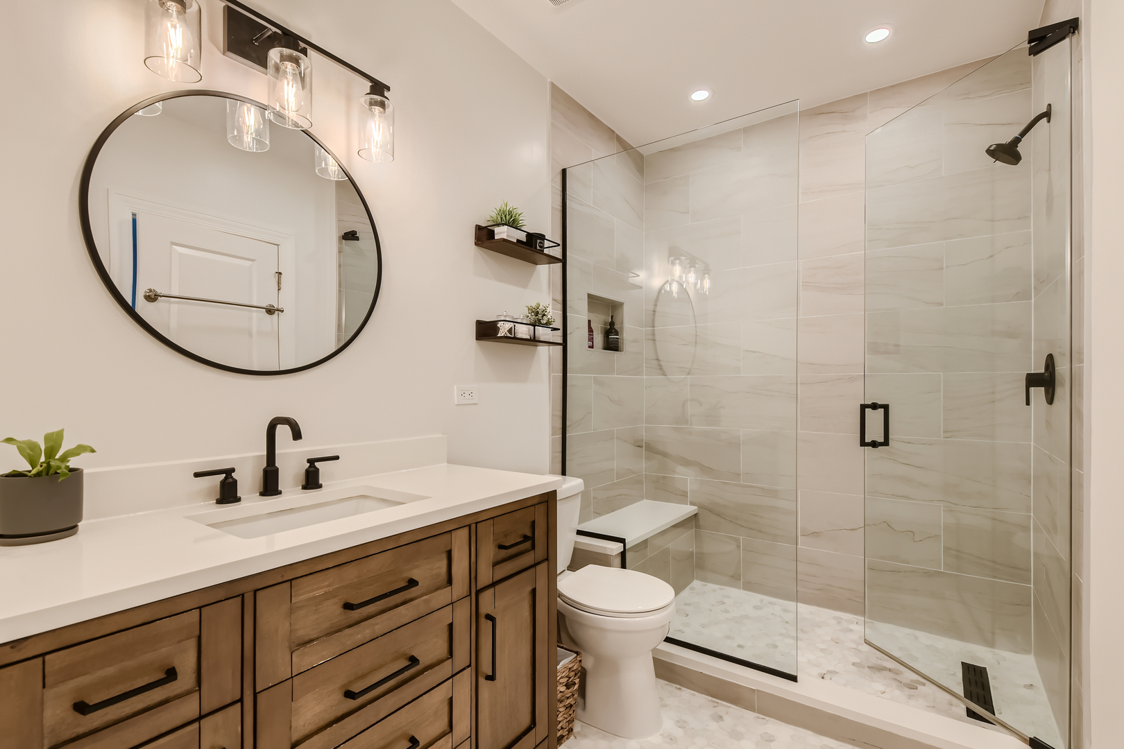 3258 N Racine Avenue Unit: 2