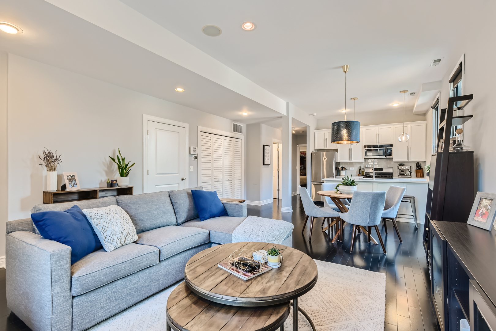 3258 N Racine Avenue Unit: 2