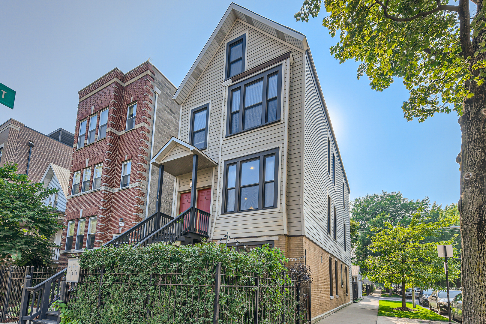 3258 N Racine Avenue Unit: 2