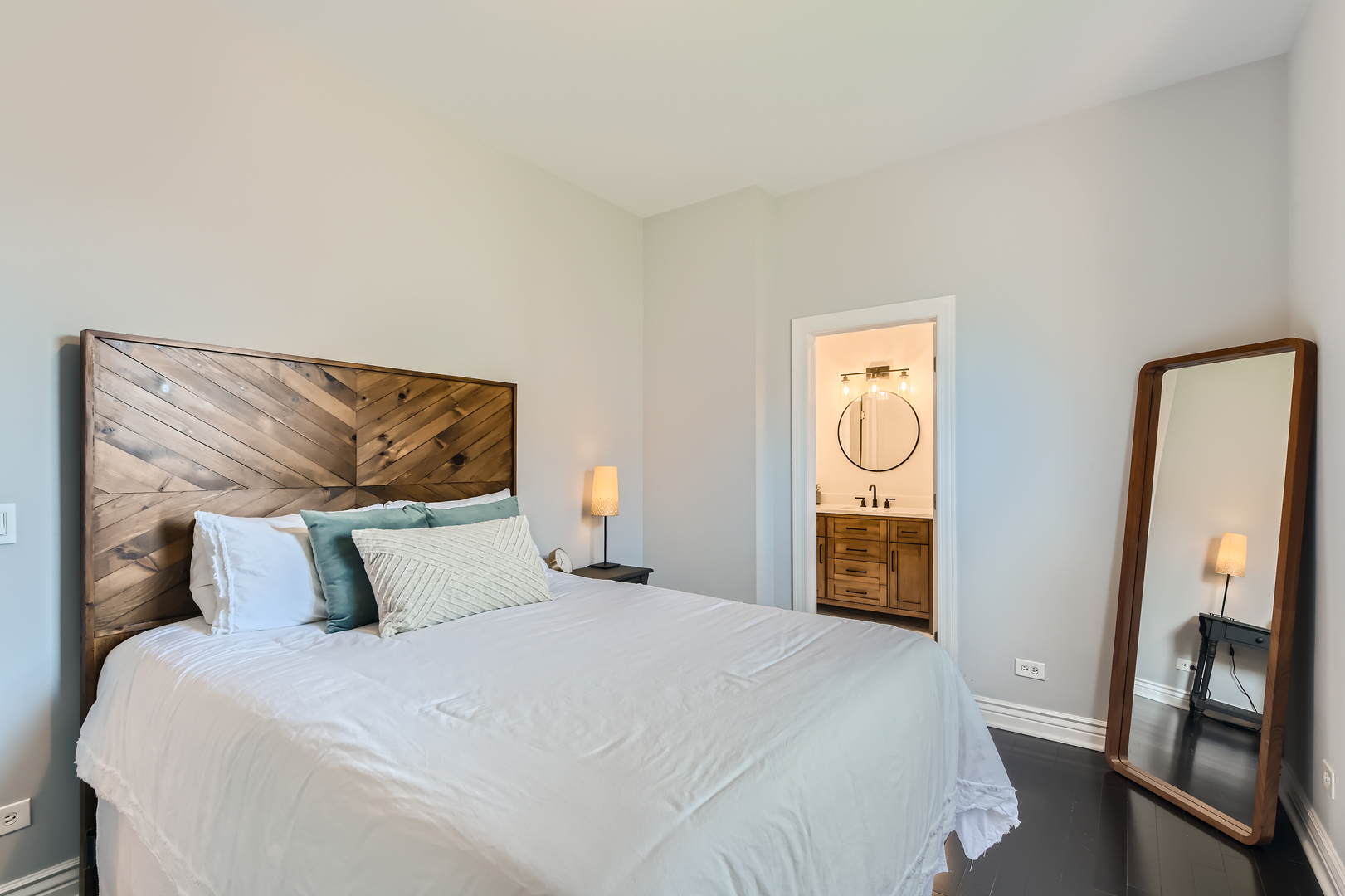 3258 N Racine Avenue Unit: 2