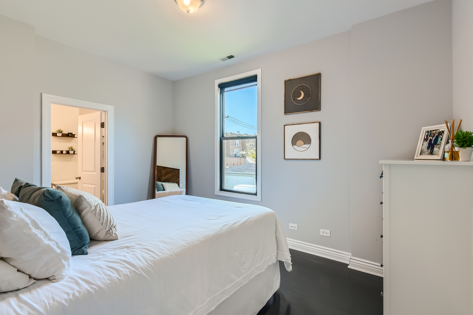 3258 N Racine Avenue Unit: 2