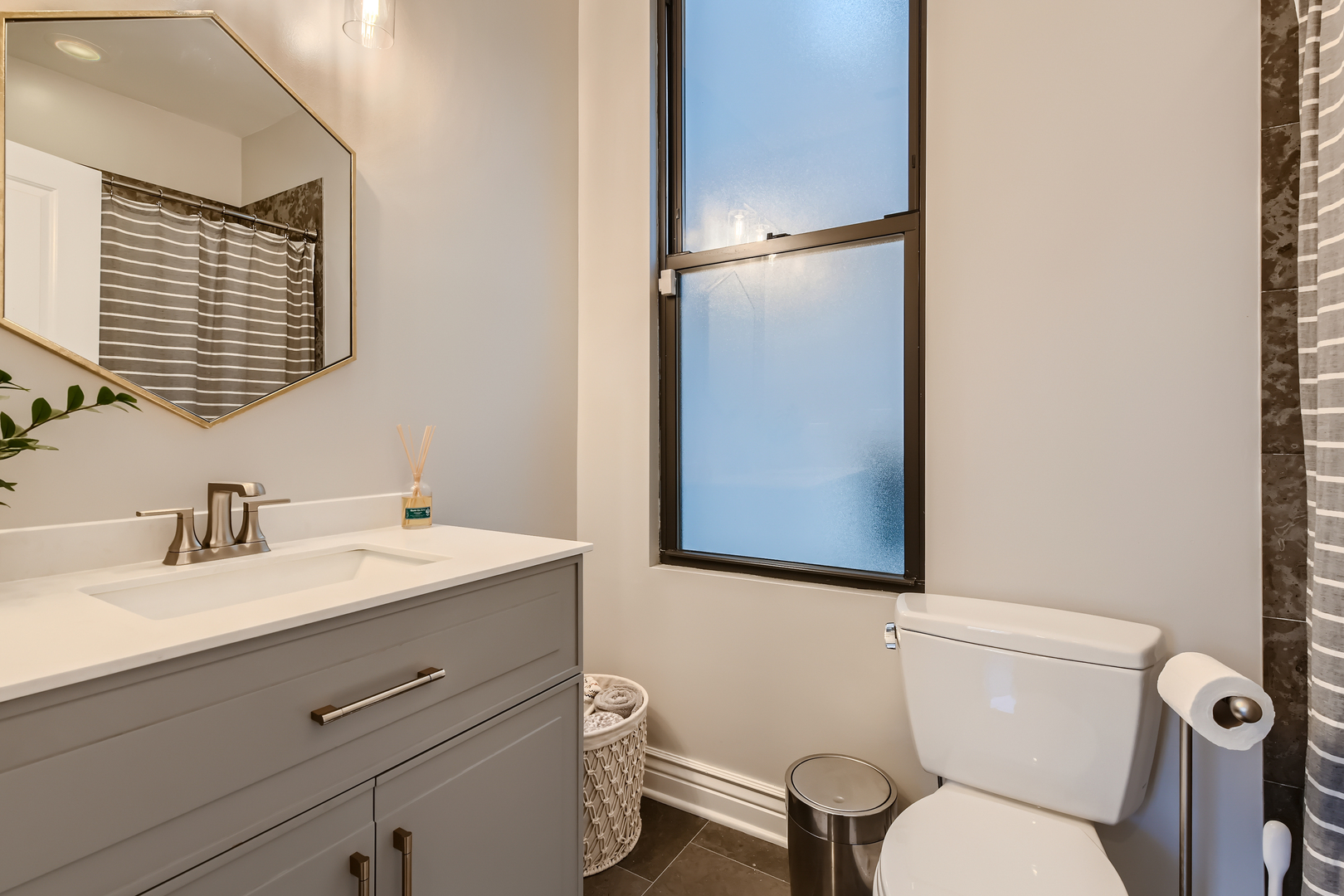 3258 N Racine Avenue Unit: 2