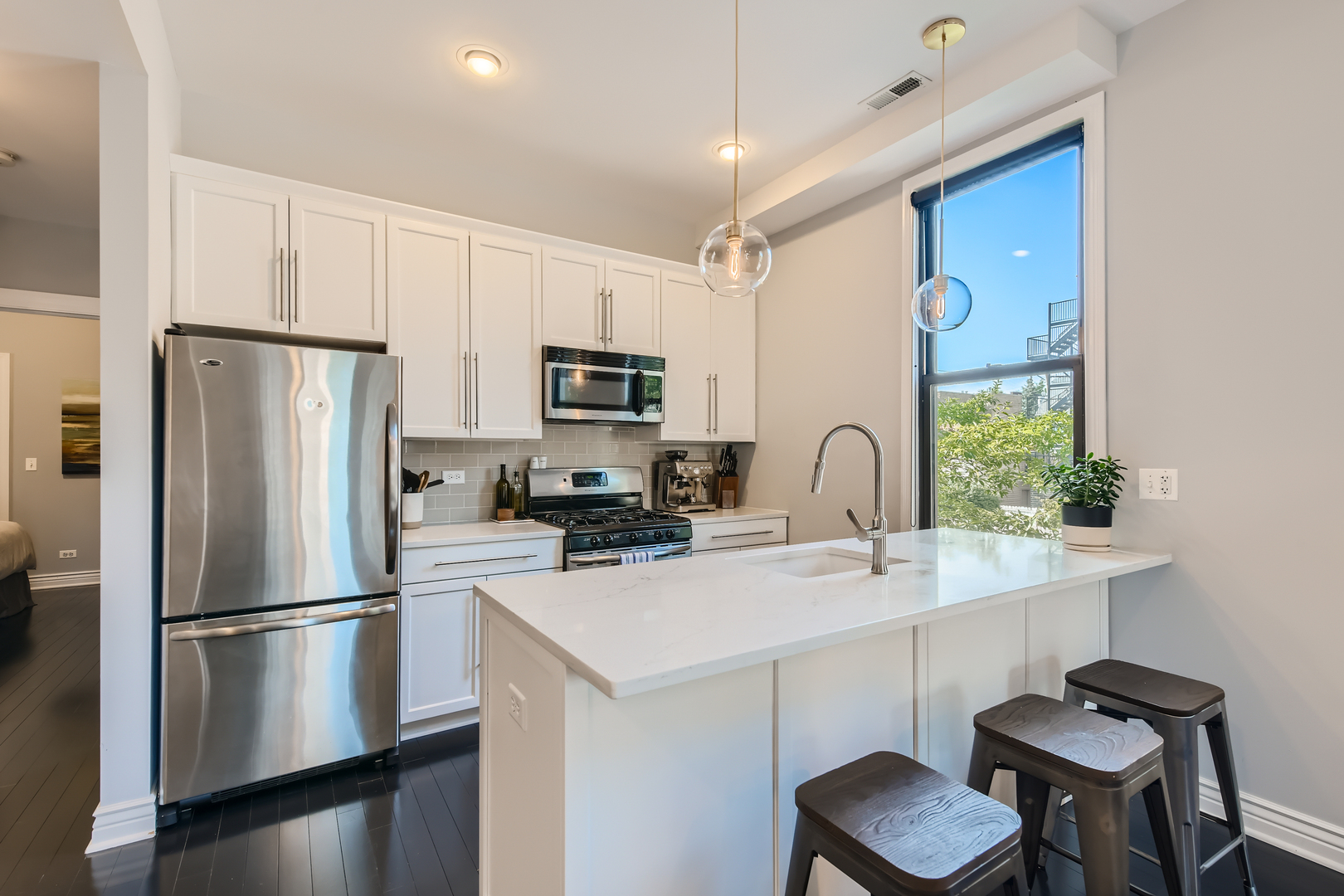 3258 N Racine Avenue Unit: 2