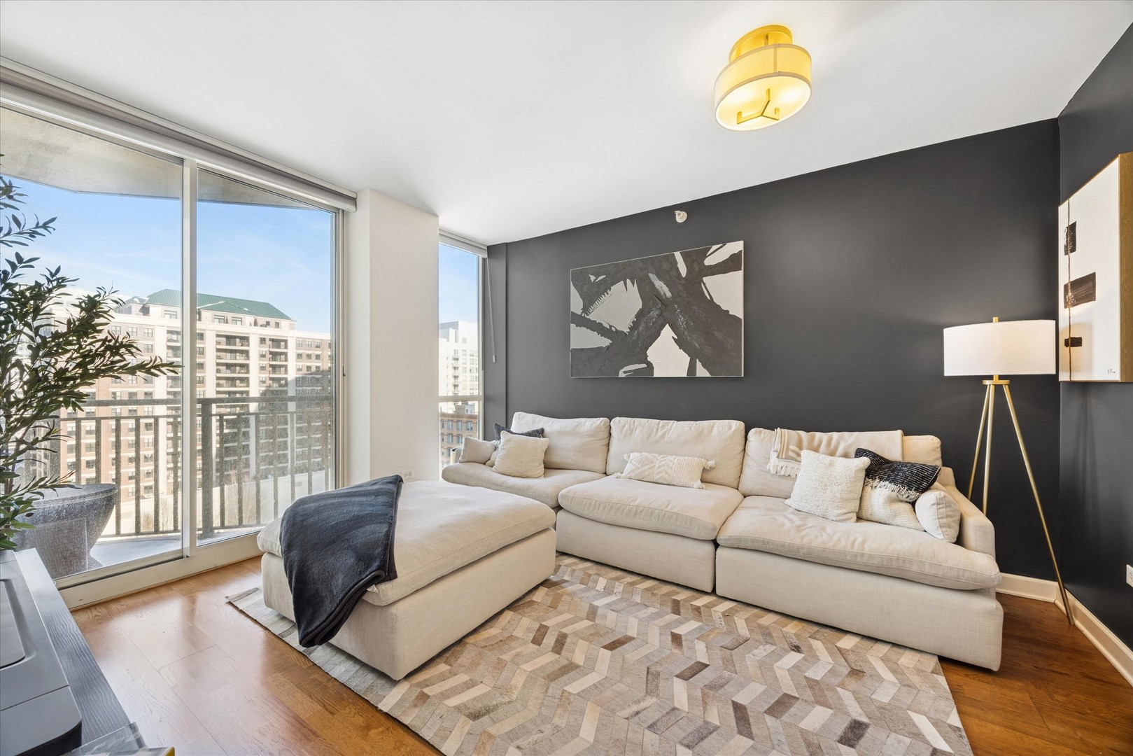 645 N Kingsbury Street Unit: 1205