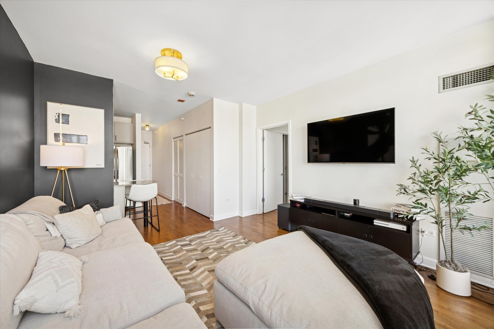 645 N Kingsbury Street Unit: 1205