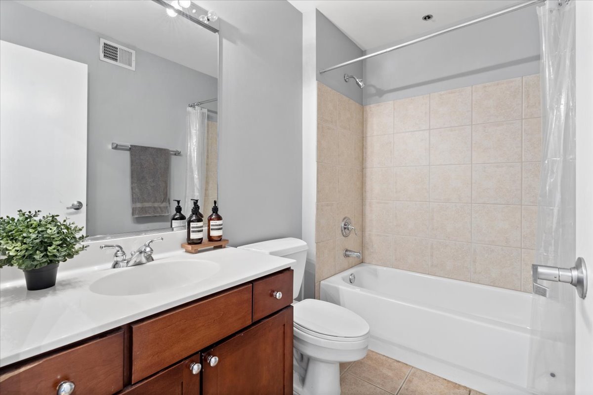 758 N Larrabee Street Unit: 519