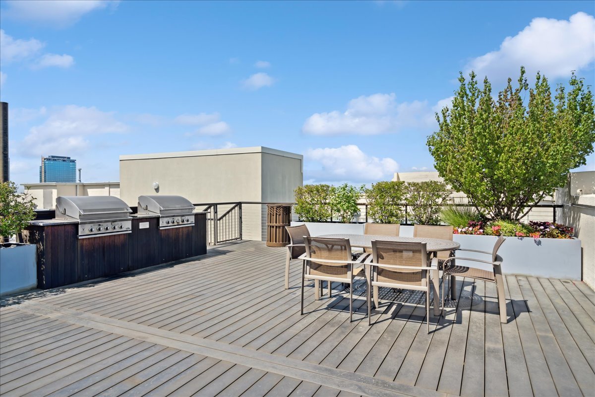 758 N Larrabee Street Unit: 519