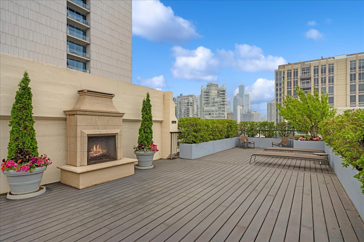 758 N Larrabee Street Unit: 519