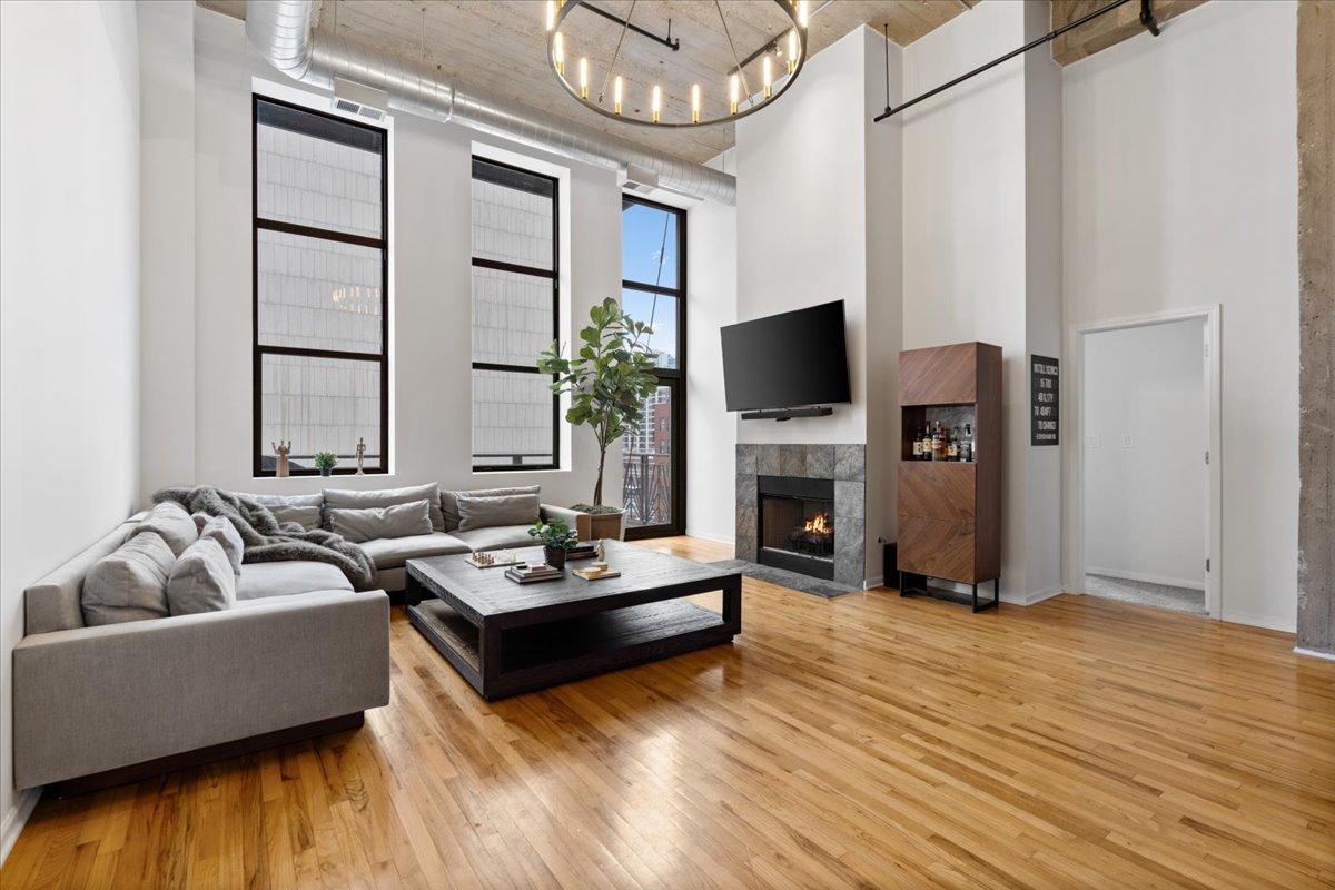 758 N Larrabee Street Unit: 519