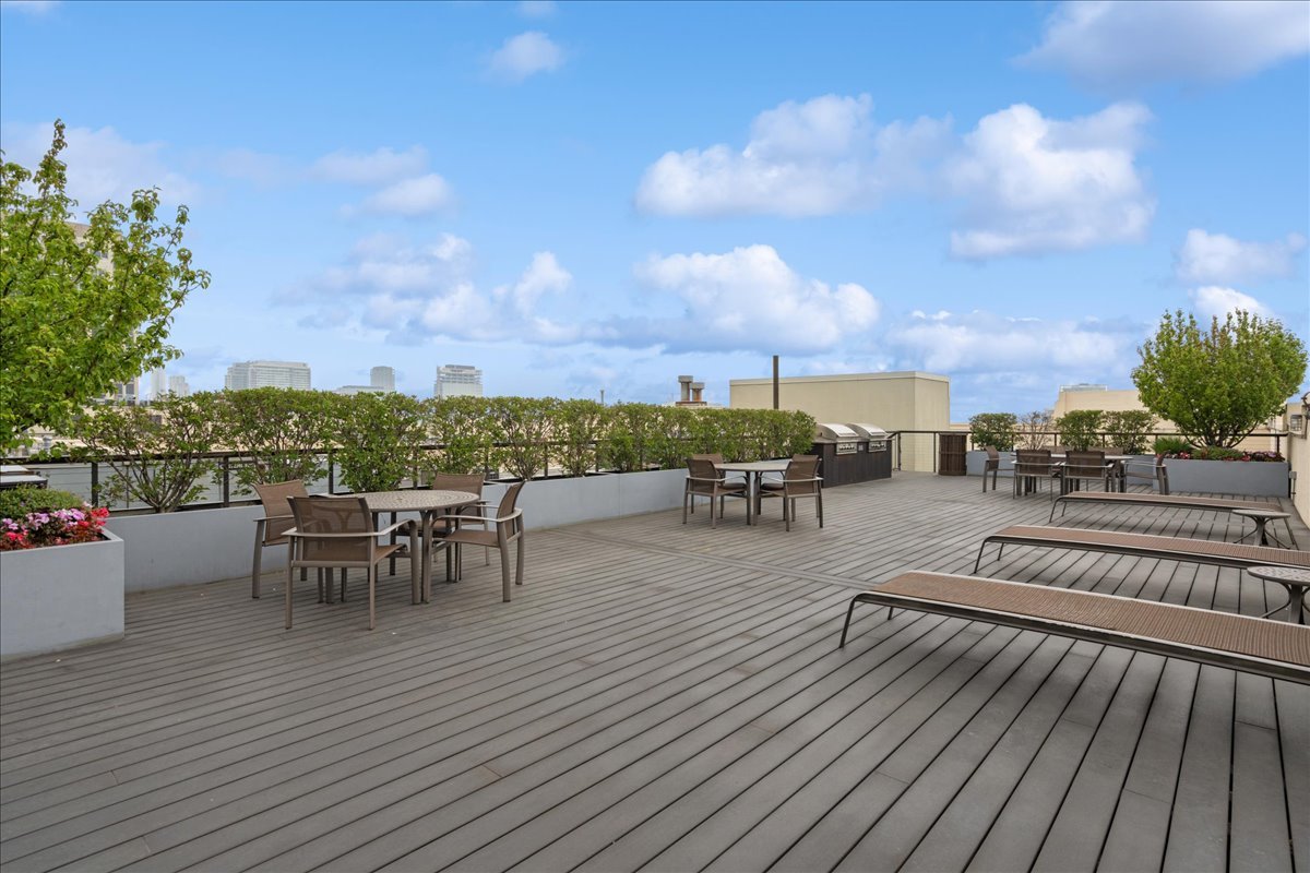 758 N Larrabee Street Unit: 519