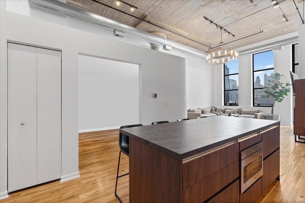 758 N Larrabee Street Unit: 519