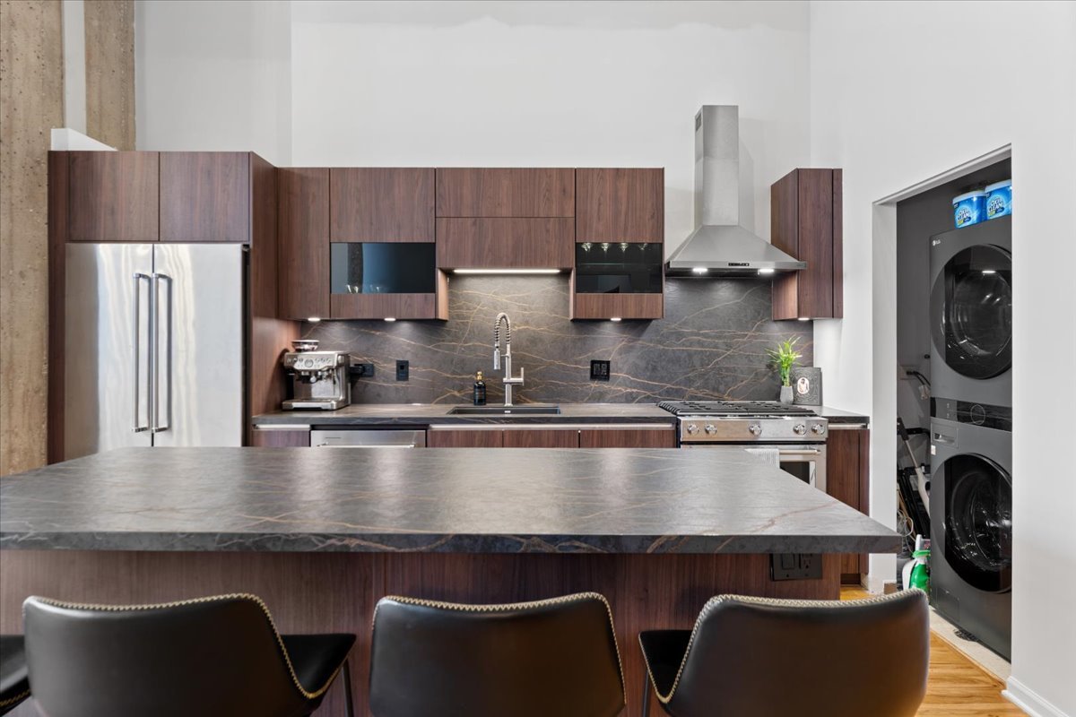 758 N Larrabee Street Unit: 519