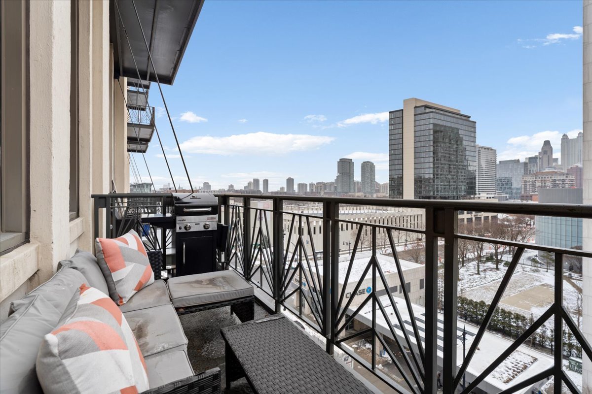 758 N Larrabee Street Unit: 519