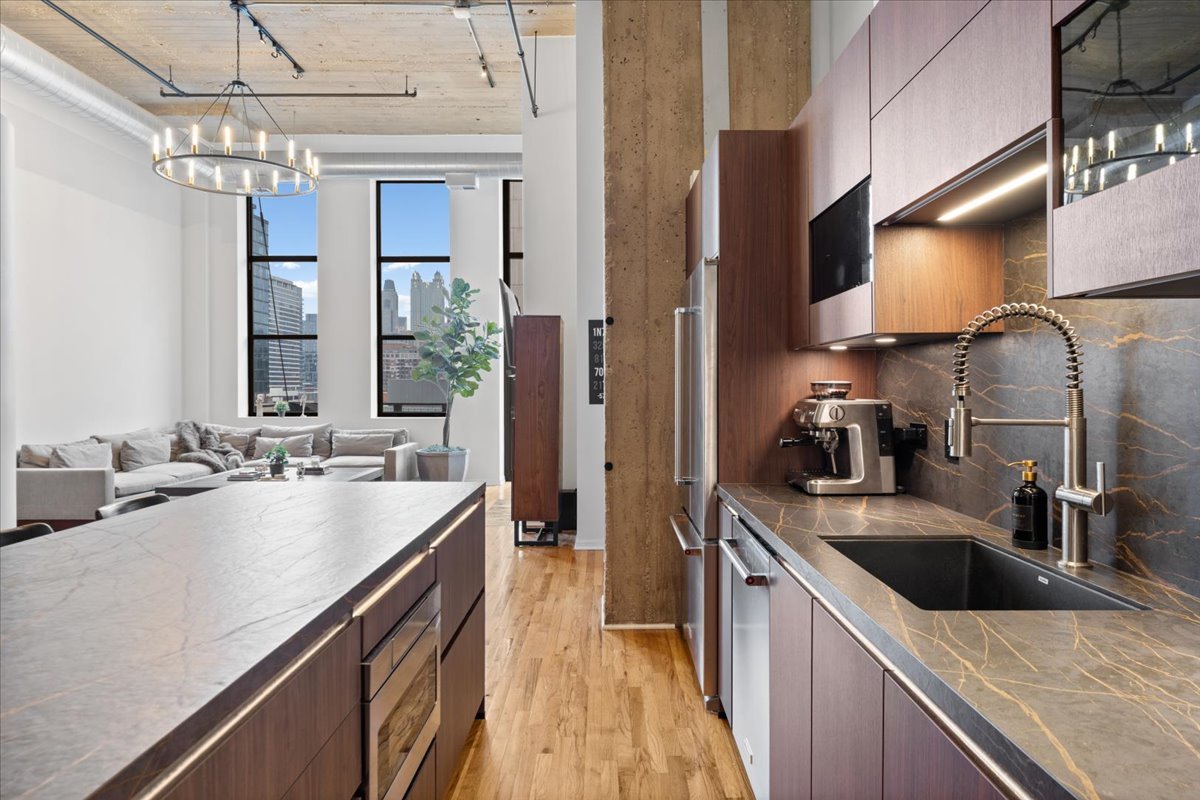 758 N Larrabee Street Unit: 519