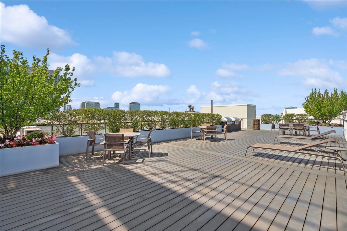 758 N Larrabee Street Unit: 519