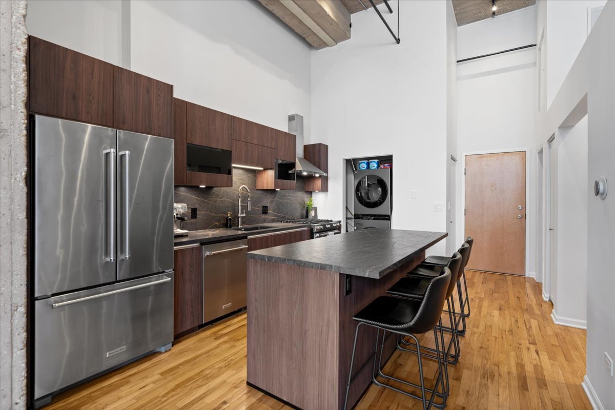 758 N Larrabee Street Unit: 519