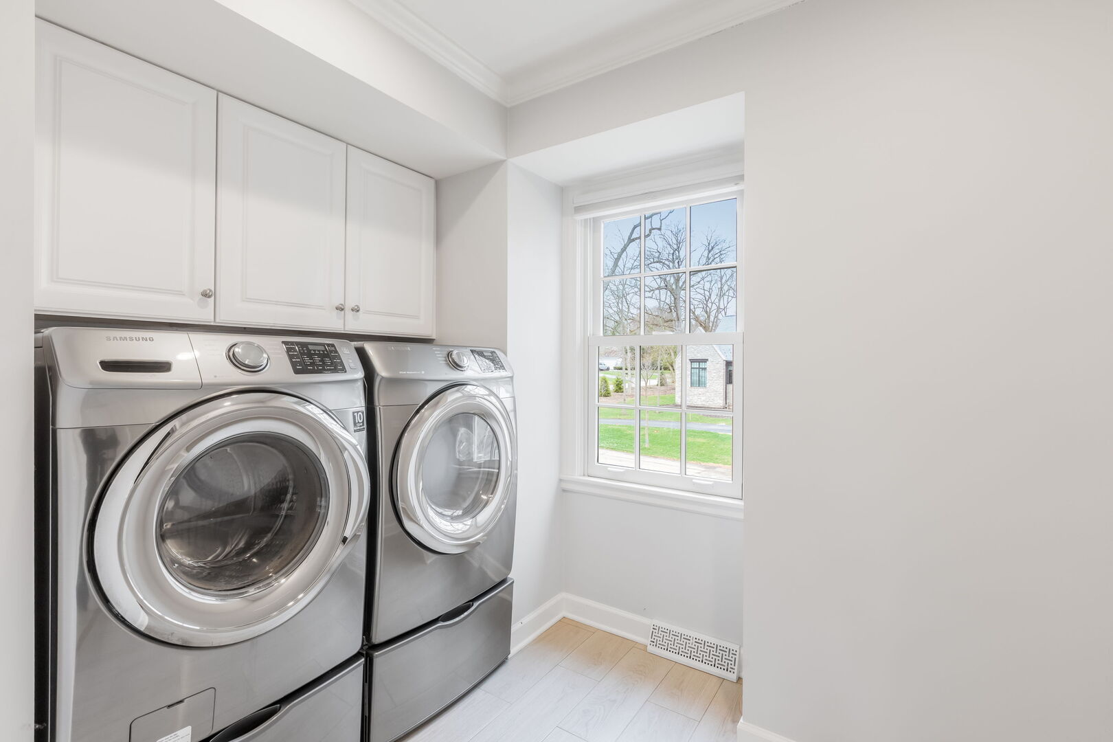 207 N Green Bay Road