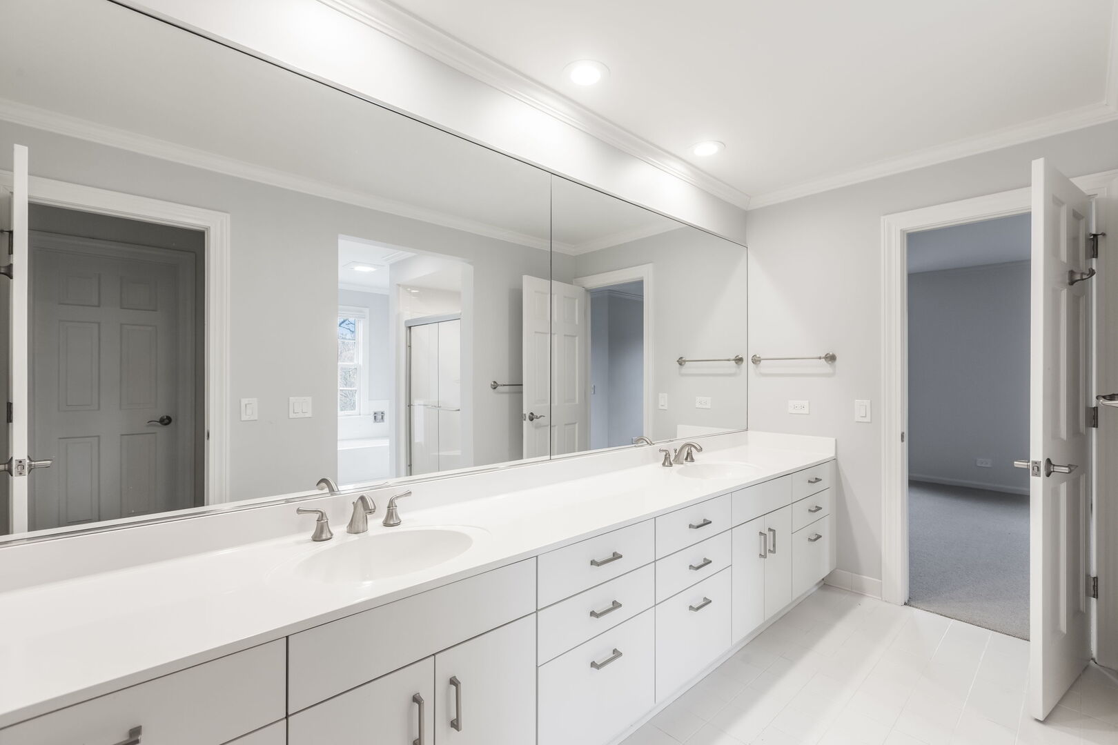 207 N Green Bay Road