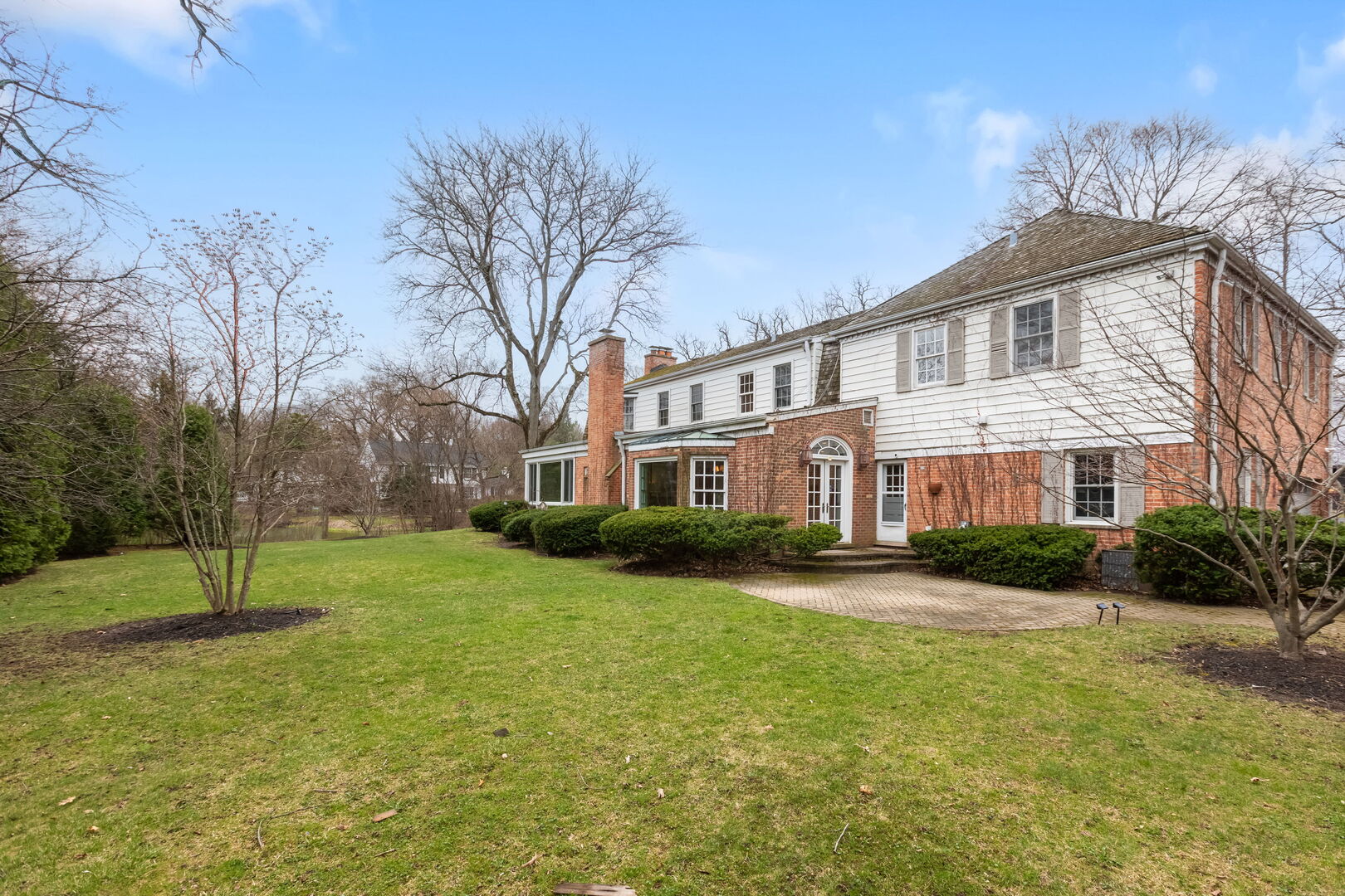 207 N Green Bay Road