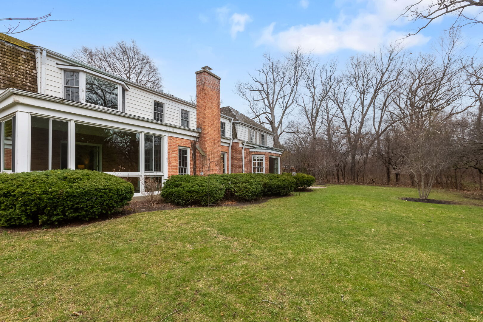 207 N Green Bay Road